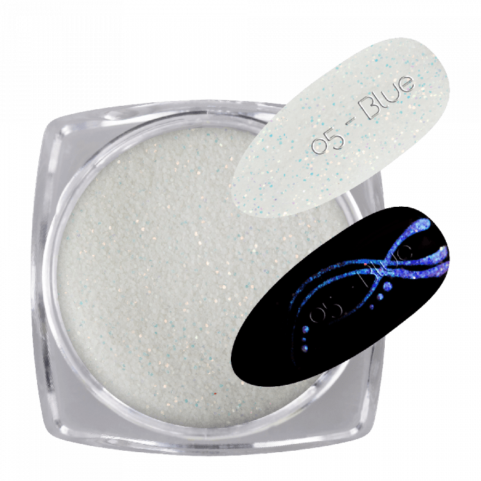 Glow Glitter White 05 - Blue:Látványos fehér csillámló por, mely sötétben kék színnel vilá...