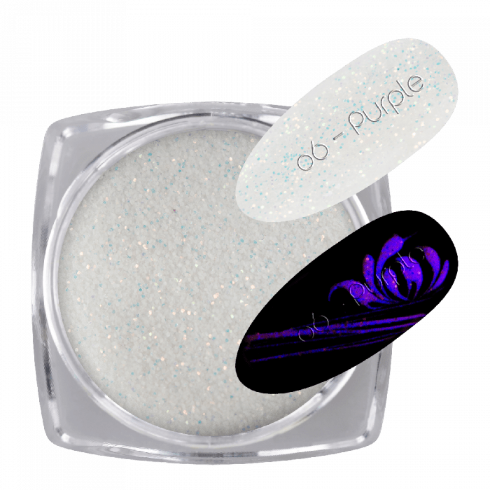Glow Glitter White 06 - Purple:Látványos fehér csillámló por, mely sötétben lila színnel vil...